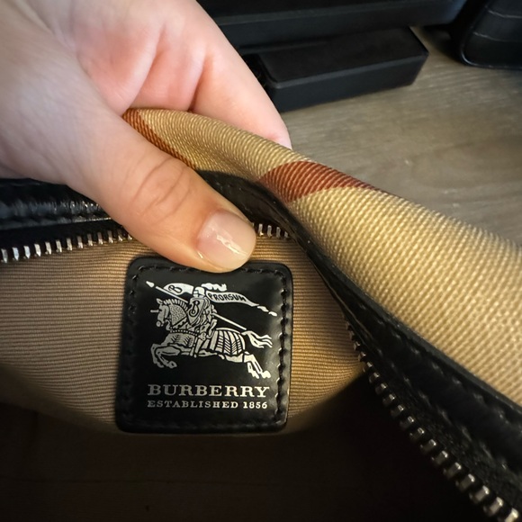 Authentic Burberry bag in great condition! - Picture 13 of 16